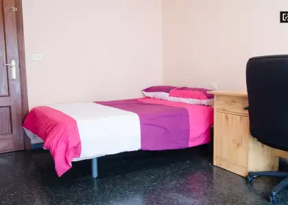 Acogedora habitación con llave independiente en piso compartido, Benimaclet. en Valencia