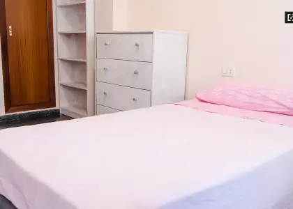 Acogedora habitación con llave independiente en piso compartido, Benimaclet. en Valencia