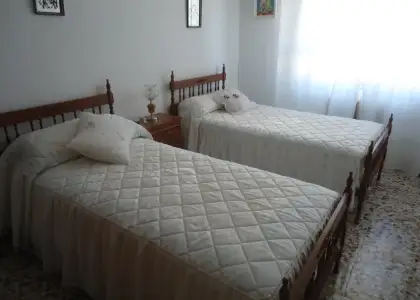 Alquiler de piso de tres dormitorios con cochera cerrada en Manzanares