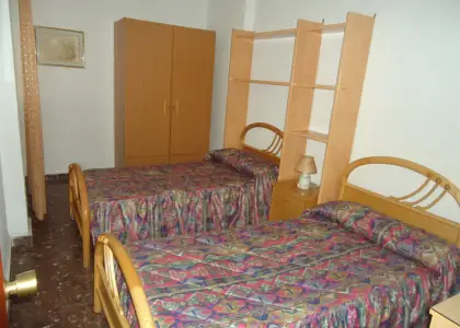 Alquiler de piso de tres dormitorios con un baño y aseo en Manzanares