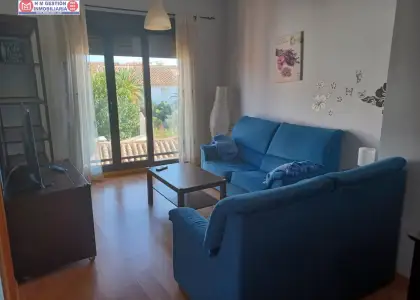 Apartamento amueblado de un dormitorio con calefacción por gas, aire acondicionado en habitación y salón, PLAZA DE GARAJE y trastero. Ubicado junto a Plaza del Arenal. en Alcázar de San Juan