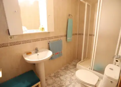 Casa a la venta totalmente equipada con 4 dormitorios, garaje y patio en Alcázar de San Juan