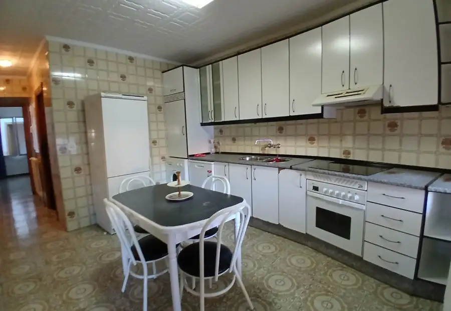 Casa/Chalet pareado En Venta Calle Socuéllamos, Tomelloso en Tomelloso