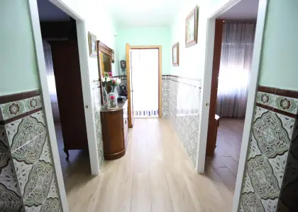 Casa en planta baja para entrar a vivir con 3 dormitorios, cocina amplia, salón, comedor, 2 patios y lavadero en Quero
