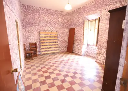 CASA PARA REFORMA ÍNTEGRA PRÓXIMA A PLAZA DEL ARENAL CON 375 m2 DE PARCELA Y 225 m2 DE PATIO en Alcázar de San Juan