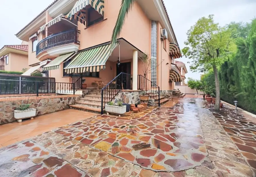 Casa Pareada en venta Zona Pau II en Puertollano