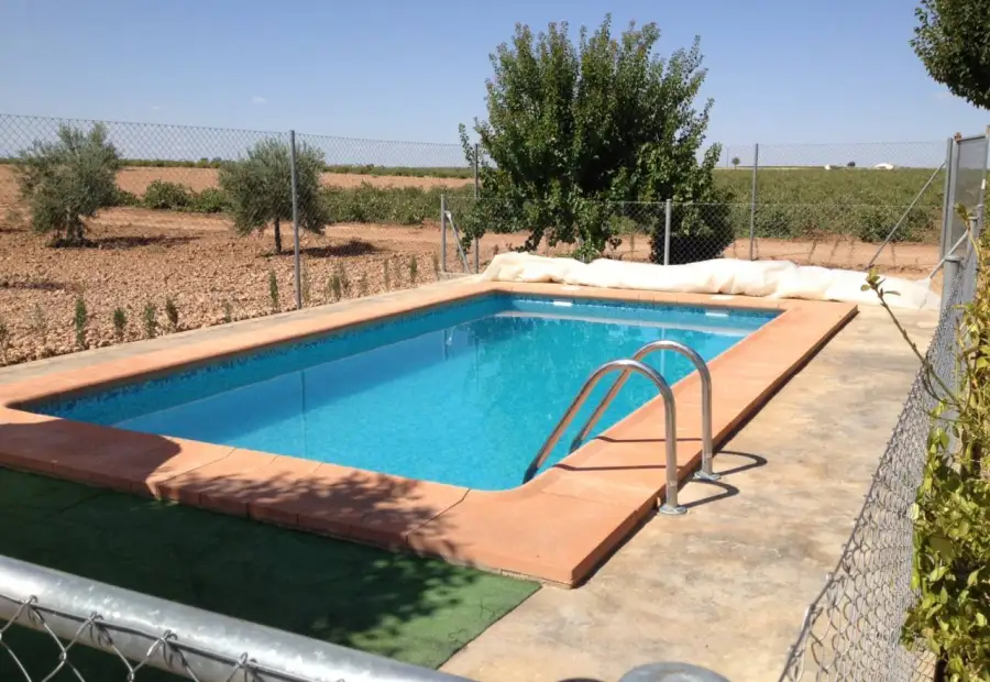 Chalet en parcela rustica con olivar en Manzanares