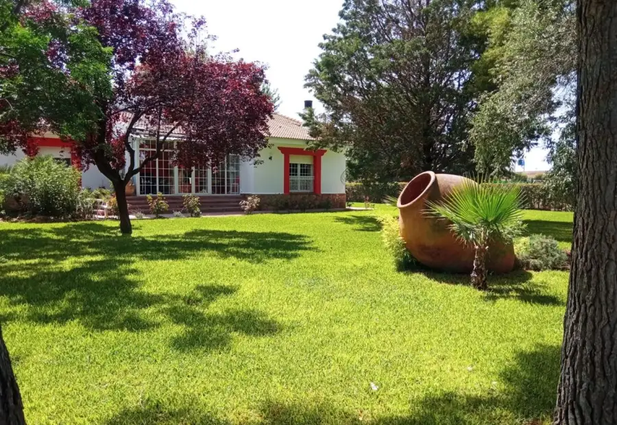 Chalet en zona Vega del Río, Argamasilla de Calatrava en Argamasilla de Calatrava