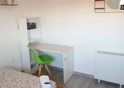 Habitación en piso compartido de 3 habitaciones en Getafe, Madrid, ideal para parejas. en Madrid