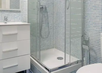 Habitación en piso compartido de 3 habitaciones en Zaragoza, gastos incluidos, ideal para profesionales y estudiantes, solo mujeres. en Zaragoza