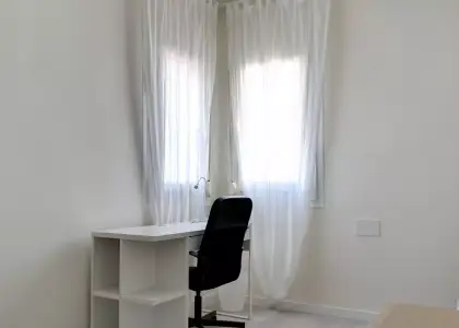 Habitación en piso compartido de 3 habitaciones en Zaragoza, ideal para mujeres. en Zaragoza