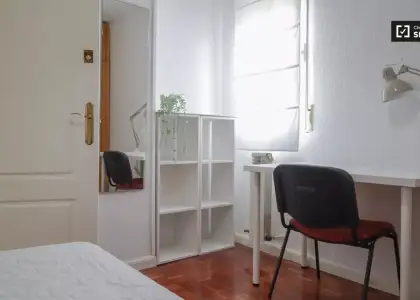 Habitación en piso compartido de 4 habitaciones en alquiler en Fontarrón, ideal para profesionales y estudiantes. en Madrid