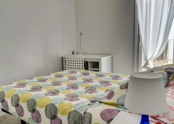 Habitación en piso compartido de 4 habitaciones en Zaragoza, gastos incluidos, solo para mujeres.