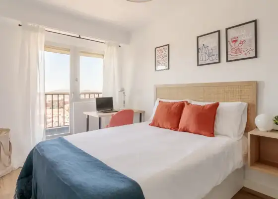 Habitación en piso compartido de 5 habitaciones en Alicante, no fumadores, no se admiten mascotas. en Alicante (Alacant)