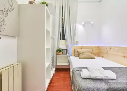 Habitación en piso compartido de 5 habitaciones en alquiler en El Fort Pienc, solo para profesionales. en Barcelona