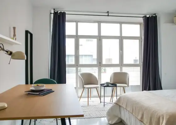 Habitación en piso compartido de 6 habitaciones en alquiler en Alicante, perfecta para profesionales y estudiantes. en Alicante (Alacant)