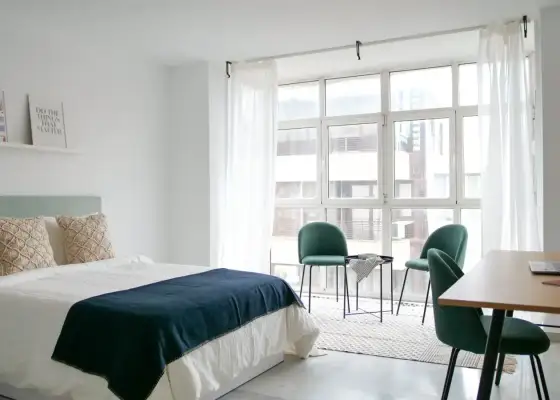 Habitación en piso compartido de 6 habitaciones en alquiler en Alicante, perfecta para profesionales y estudiantes. en Alicante (Alacant)