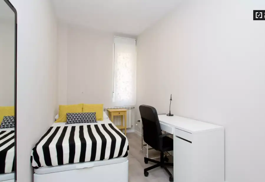 Habitación en piso compartido de 7 habitaciones en alquiler en Universidad, perfecta para profesionales y estudiantes. en Madrid