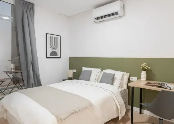 Habitación en un piso compartido de 15 habitaciones en alquiler en El Raval. en Barcelona