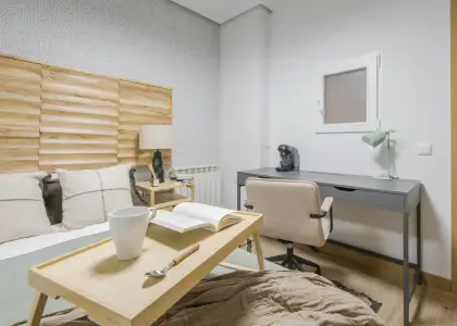Habitación en un piso compartido de 5 dormitorios en alquiler en Legazpi. en Madrid