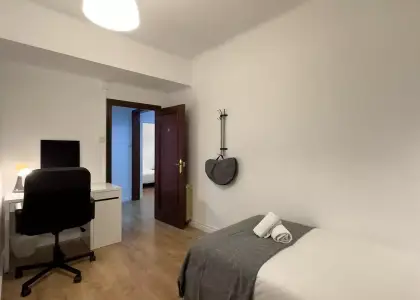 Habitación en un piso compartido de 7 dormitorios en alquiler en Sant Antoni en Barcelona