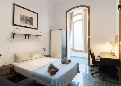 Habitación en un piso compartido de 7 dormitorios en alquiler en Sants, gastos incluidos. en Barcelona