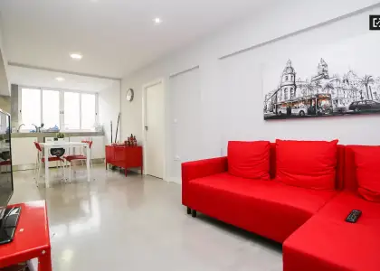 Habitación luminosa con escritorio en piso compartido, Poblats Maritim en Valencia