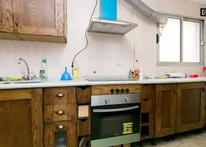 Habitación soleada con cama doble en alquiler en Centro en Granada