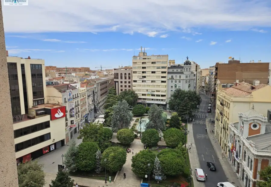 Inmohouse vende piso en el altozano con dos plazas de garaje en Albacete