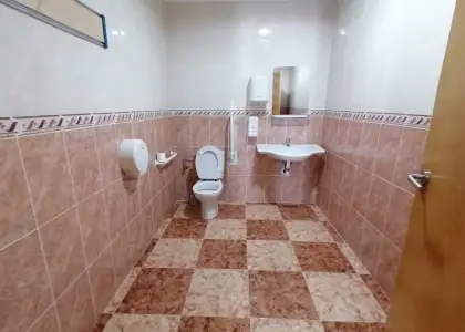 Local comercial construido en nave de 540 metros con licencia de apertura en uso en Alcázar de San Juan
