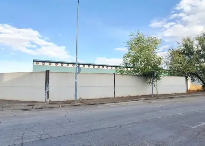 Oportunidad de inversión. Terreno de 28556 m² con varias NAVES formando un complejo industrial en Socuéllamos