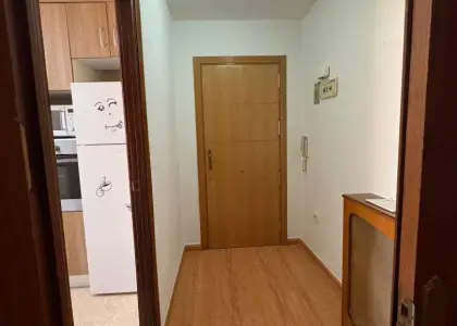 Piso en alquiler en Alcázar De San Juan, Calle Gracia, de 86 m2 con 3 dormitorios, baño y terraza por 700 €/mes, Ref. 0448 en Alcázar de San Juan