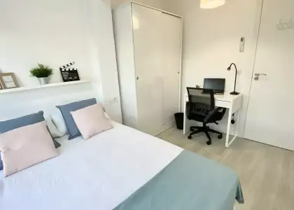 Se alquila habitación en apartamento de 4 dormitorios en Getafe, Madrid en Madrid