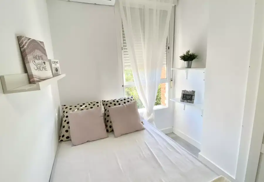 Se alquila habitación en apartamento de 4 dormitorios en Getafe, Madrid en Madrid