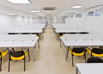 Se alquila habitación en piso compartido de 1 habitación en Ensanche-Zabalgunea, gastos incluidos, solo estudiantes. en Pamplona