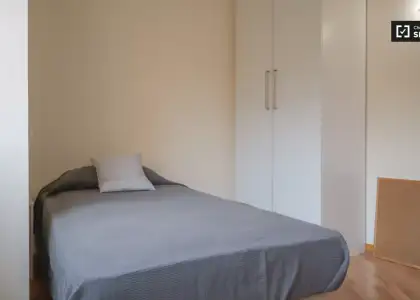 Se alquila habitación en piso compartido de 2 habitaciones en Vista Alegre en Madrid