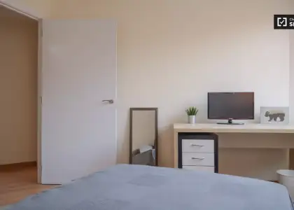 Se alquila habitación en piso compartido de 2 habitaciones en Vista Alegre en Madrid