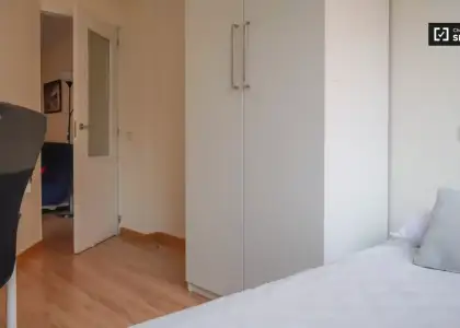 Se alquila habitación en piso compartido de 2 habitaciones en Vista Alegre en Madrid