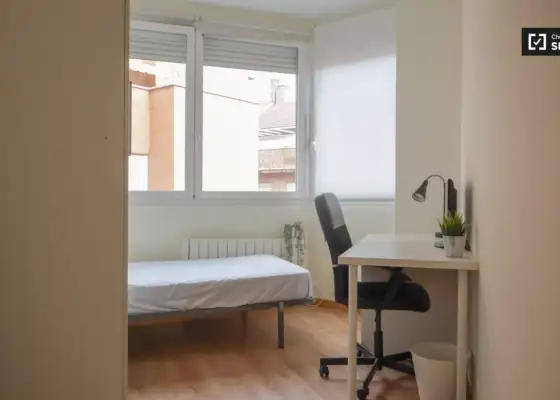Se alquila habitación en piso compartido de 2 habitaciones en Vista Alegre en Madrid