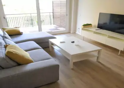 Se alquila habitación en piso compartido de 4 habitaciones en la Nova Esquerra de l'Eixample, gastos incluidos en Barcelona