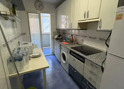 Se alquila habitación en piso compartido de 4 habitaciones en Pradolongo, todos los gastos incluidos. en Madrid