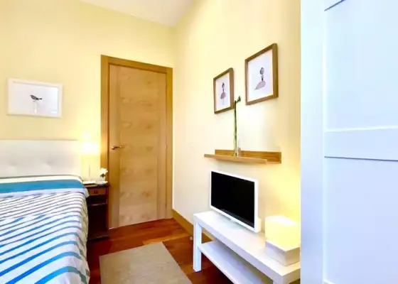 Se alquila habitación en piso compartido de 5 habitaciones en Basurtu, gastos incluidos. en Bilbao