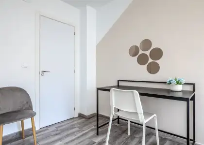 Se alquila habitación en piso compartido de 5 habitaciones en L'Illa Perduda. en Valencia