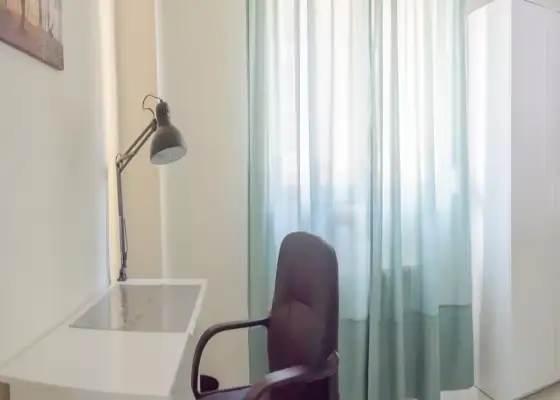 Se alquila habitación en piso compartido de 5 habitaciones en Oviedo