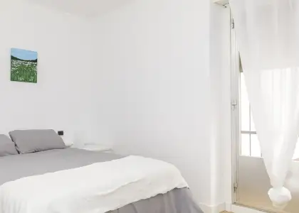 Se alquila habitación en piso compartido de 5 habitaciones en Zaragoza, todos los gastos incluidos. en Zaragoza