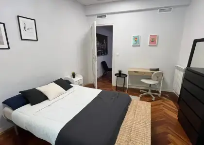 Se alquila habitación en piso compartido de 6 habitaciones en Universidad, no fumar, no mascotas. en Madrid