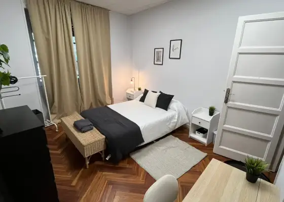 Se alquila habitación en piso compartido de 6 habitaciones en Universidad, no fumar, no mascotas. en Madrid