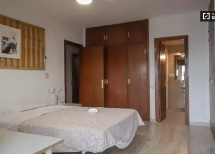 Se alquila habitación en piso de 7 habitaciones en Chamartín, Madrid en Madrid