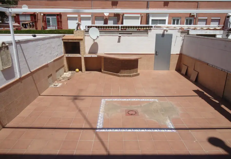 Se vende adosado de tres dormitorios completamente amueblado en buena zona en Manzanares