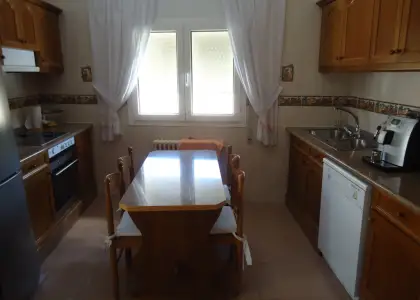 Se vende casa de cuatro dormitorios amueblada en buena zona en Manzanares